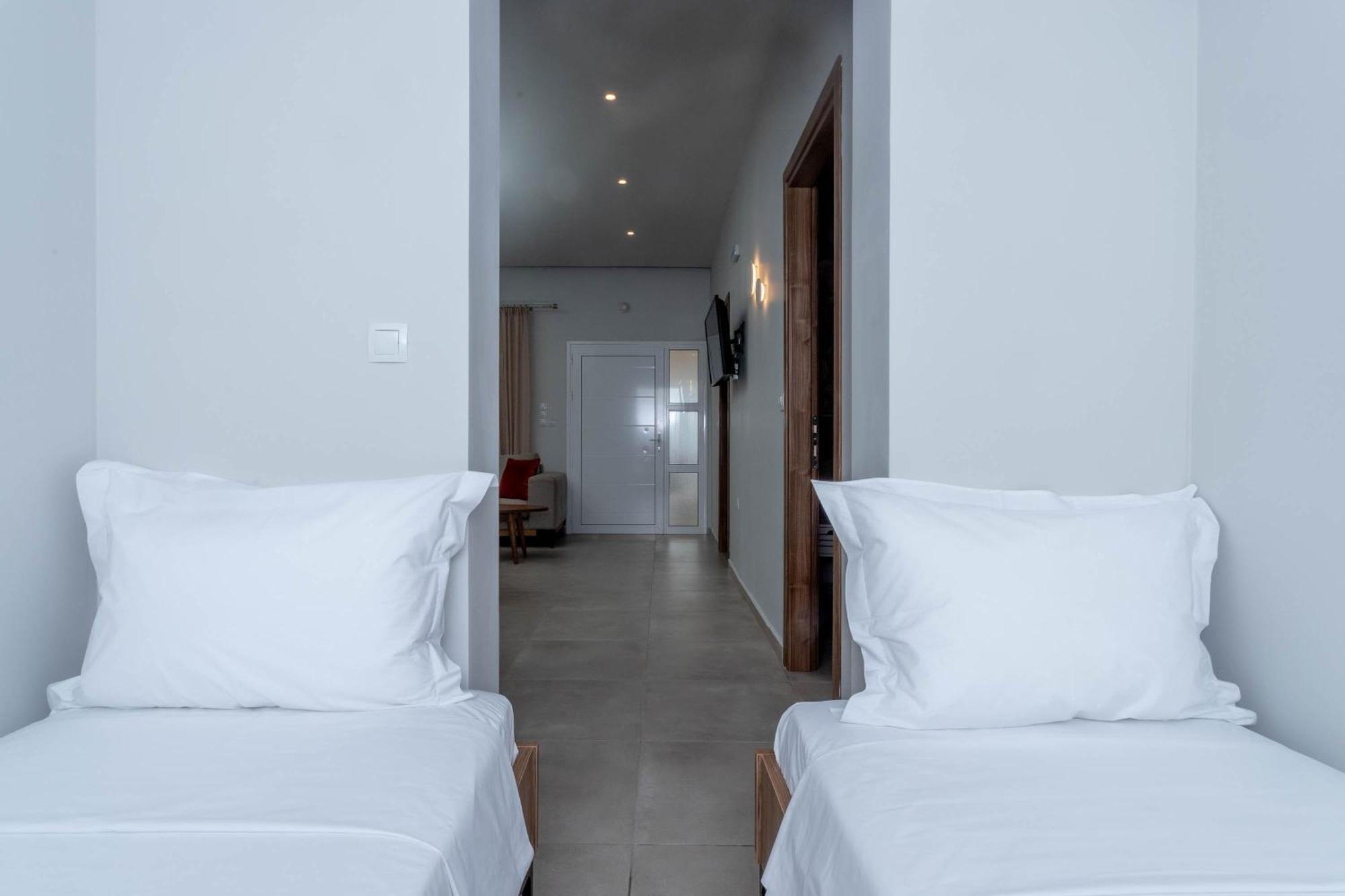 Pteleo Apartments เตเลออส ภายนอก รูปภาพ